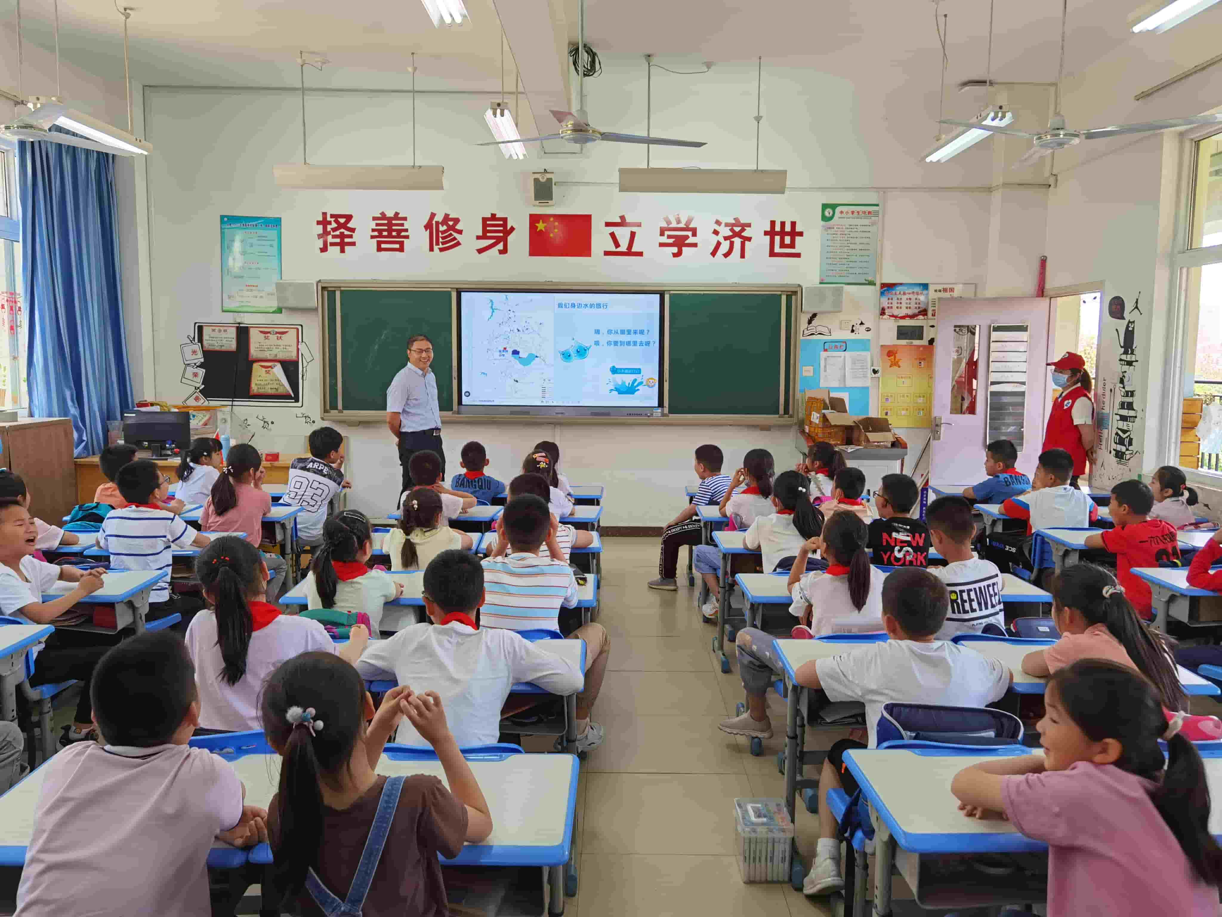 2021年6月4日，東華科技志愿團(tuán)隊槍王一六八玫瑰園小學(xué)開展“青春志愿行，環(huán)保進(jìn)課堂”活動（2）