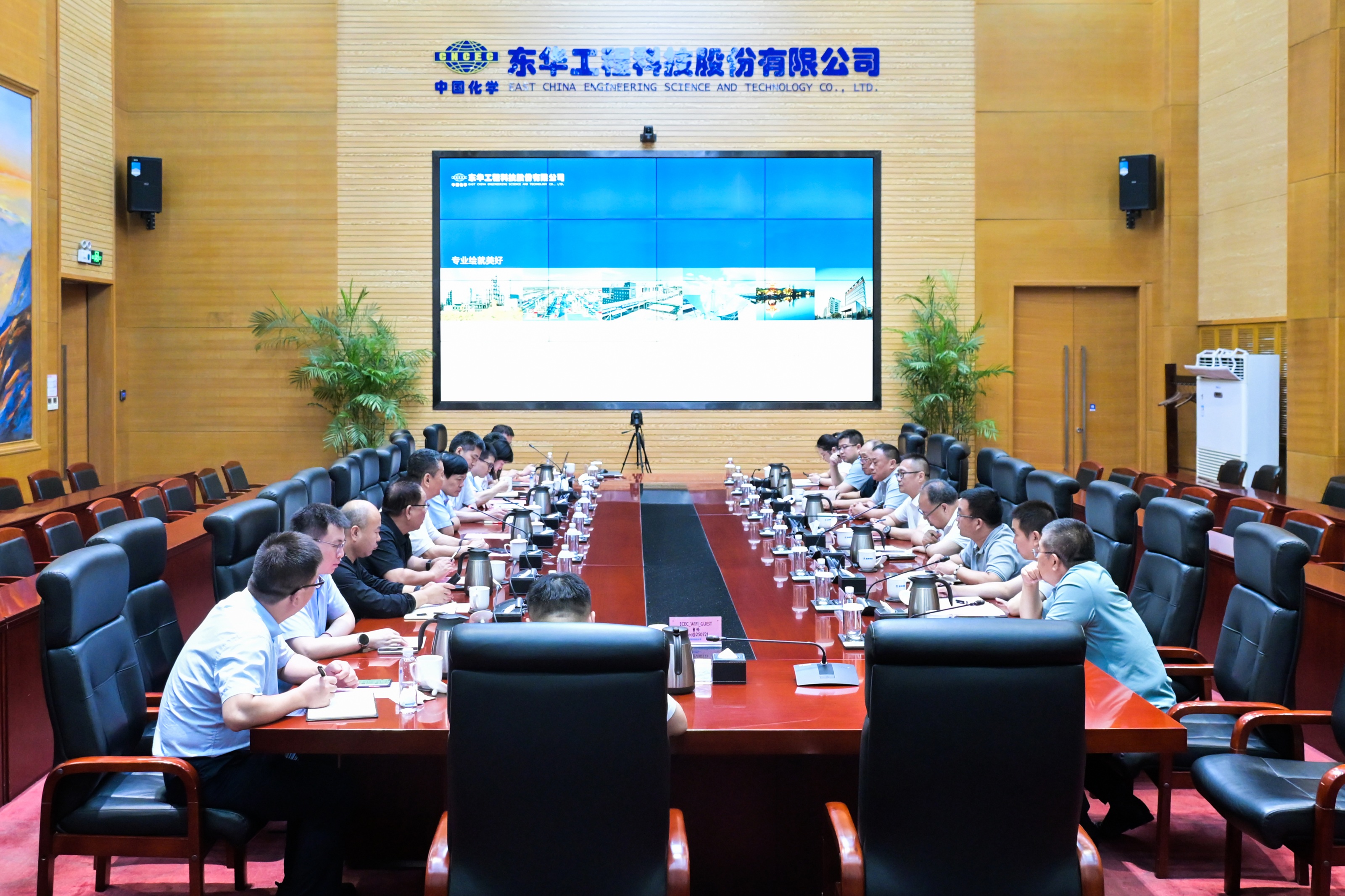 李立新會見新業集團董事會秘書，沃疆化學公司黨委書記、董事長、總經理劉根康
